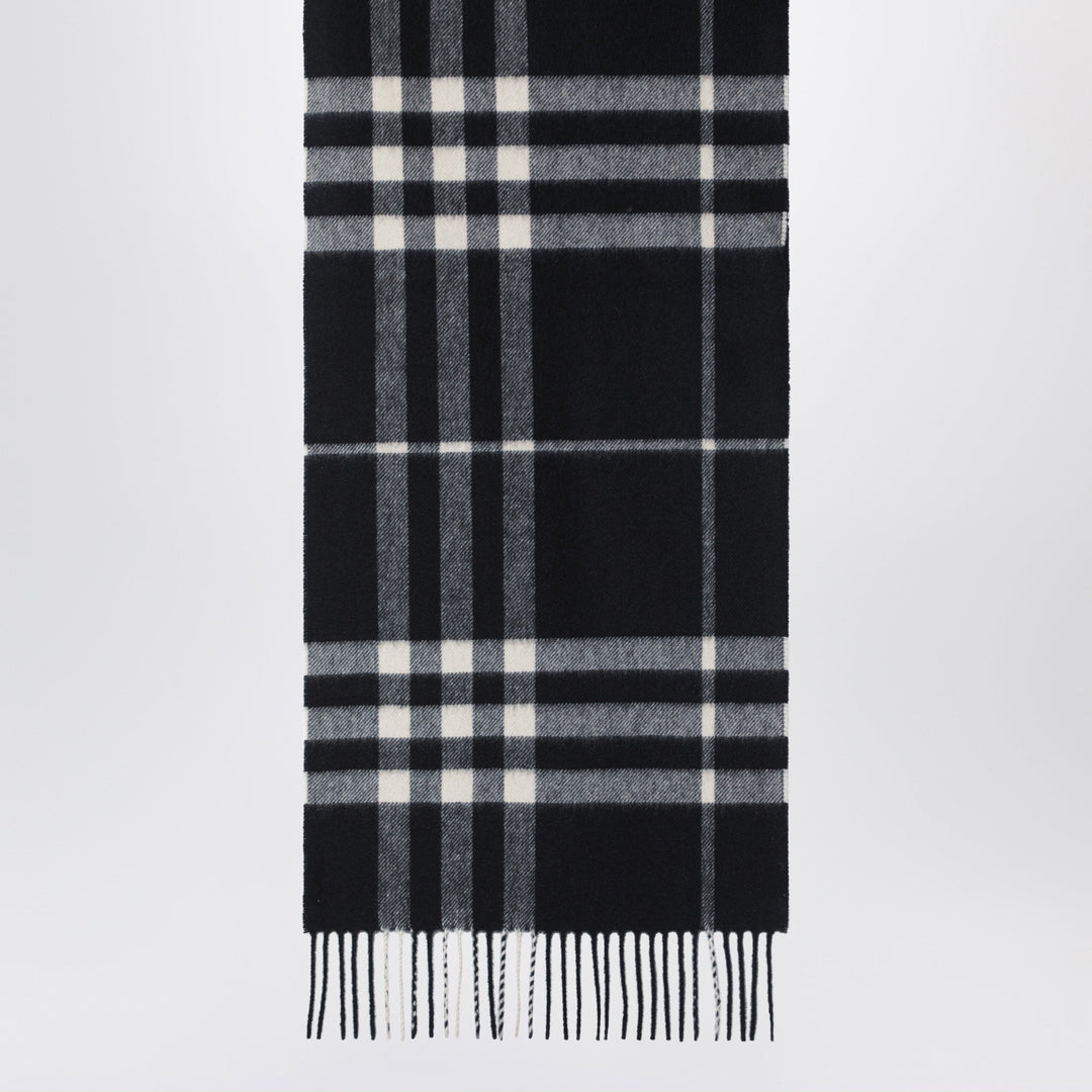 Burberry Scarves & Shawls - Nero | 58f62661a3ec4c274c5bed18b27f9de7f3465589