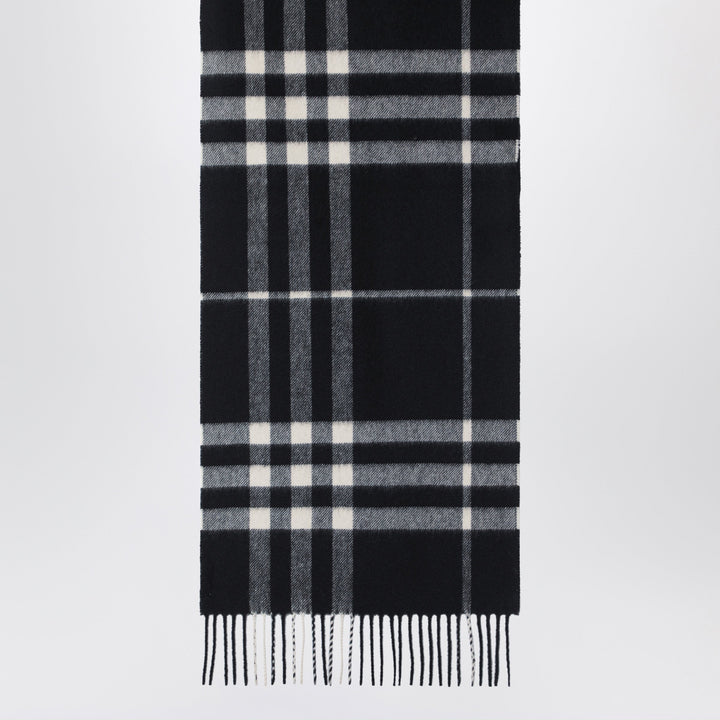 Burberry Scarves & Shawls - Nero | 58f62661a3ec4c274c5bed18b27f9de7f3465589