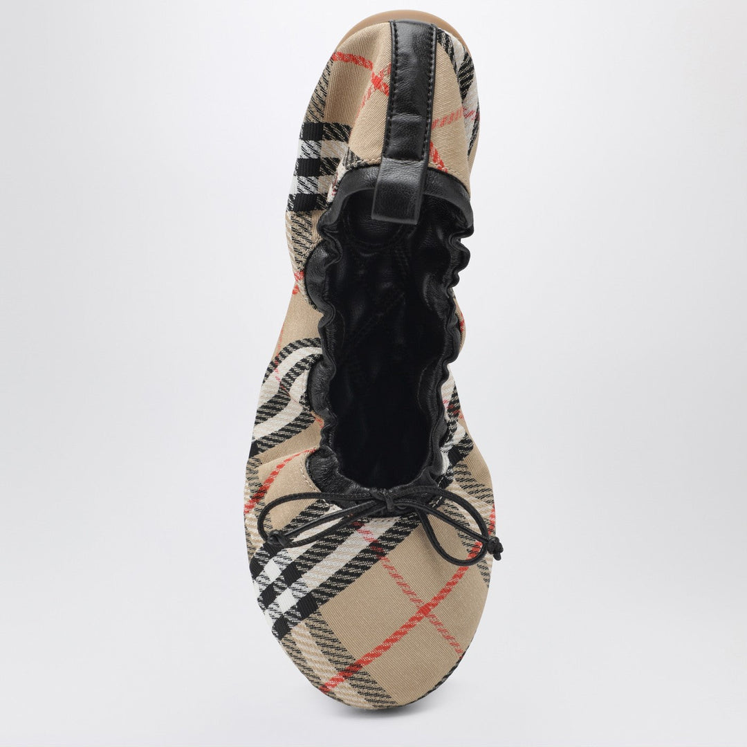 Burberry Apparel & Accessories - Beige | 52f54f6b785f275f35ac8b92a177aa83f627b92c