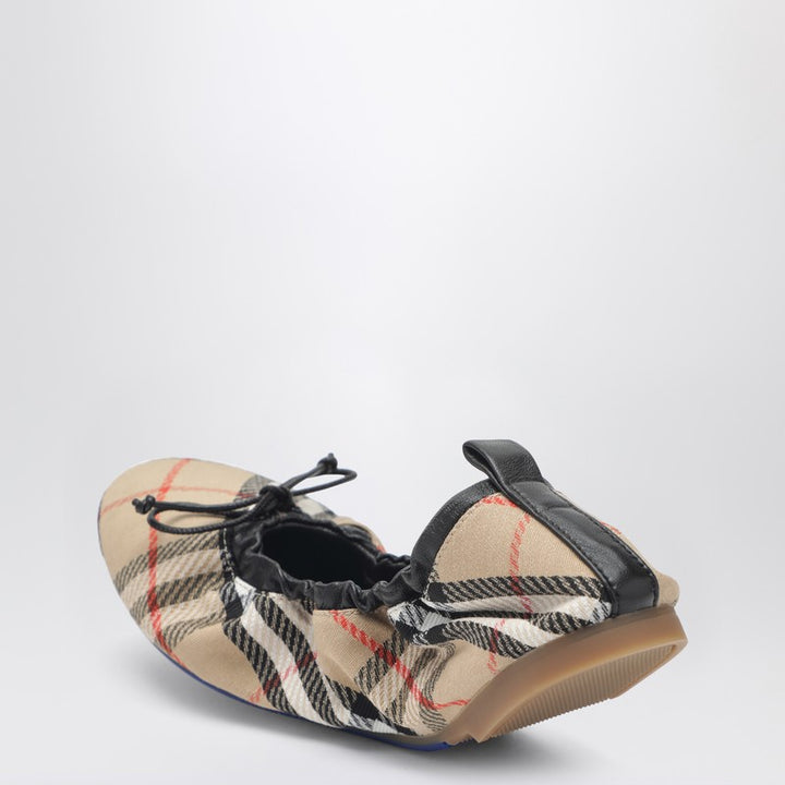 Burberry Apparel & Accessories - Beige | cd33e81d5ff6f4984517e7a2ad9f04fc66a2e65a