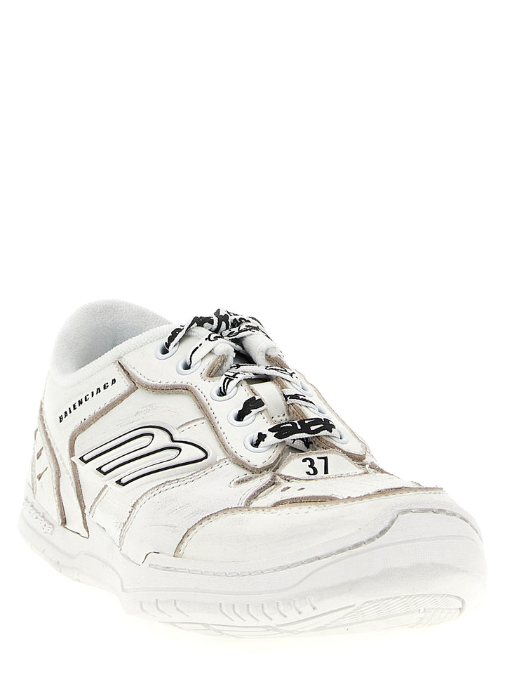 Balenciaga Hamptons Worn-Out Medio Sneakers - Bianco | 7e69d6ad0b9ea26fdf2222bf19bb03696a675c12