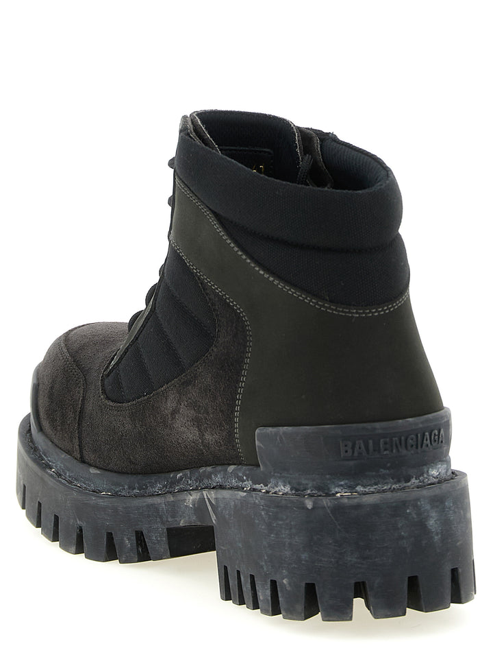 Balenciaga Combat Strike Stivali e Stivaletti - Marrone | 0e3eba4afaafb7699652e963121b5f812bf3231b