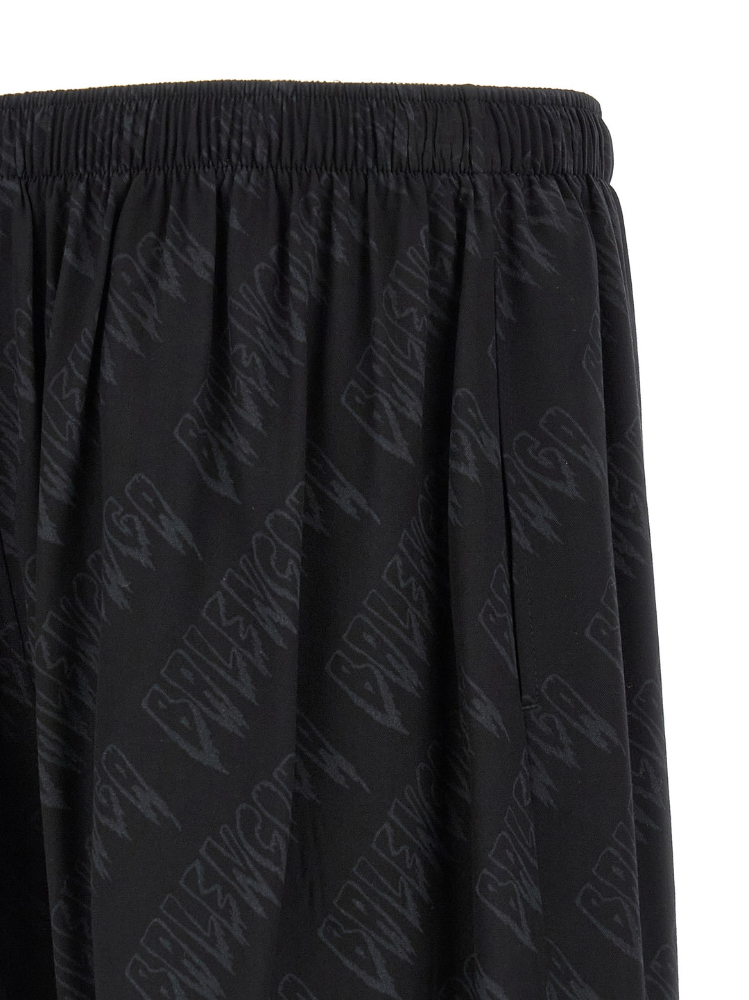 Balenciaga Logo Shorts Bermuda e Short - Nero | 18c060d93e3579d72922cbed733bf163624a6ba3