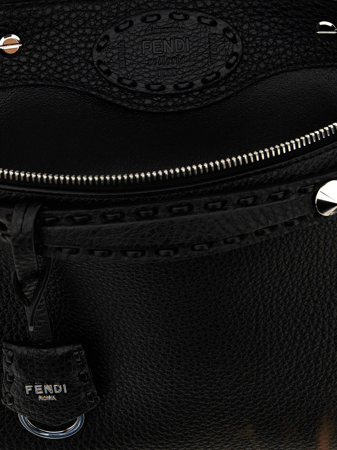 Fendi By The Way Selleria Medium Borse a Mano - Nero | f7a6895a17bd962210e26580ec1b51bc88e9fe78