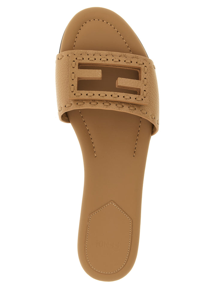 Fendi Baguette Sandali - Beige | d9d75756367d13831f7a7f7b5377c00900c54b4b