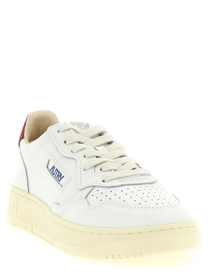 Autry Medalist Low Sneakers - Bordeaux | 387f43d398a841e3e114aa29998ff9c0bb87e519