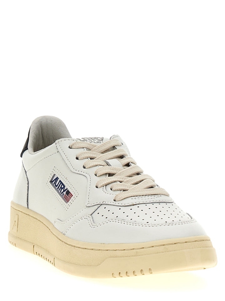Autry Medalist Sneakers - Bianco/Nero | d160eb1d73bf49fa2d9c628a00a597c2ee8d990f
