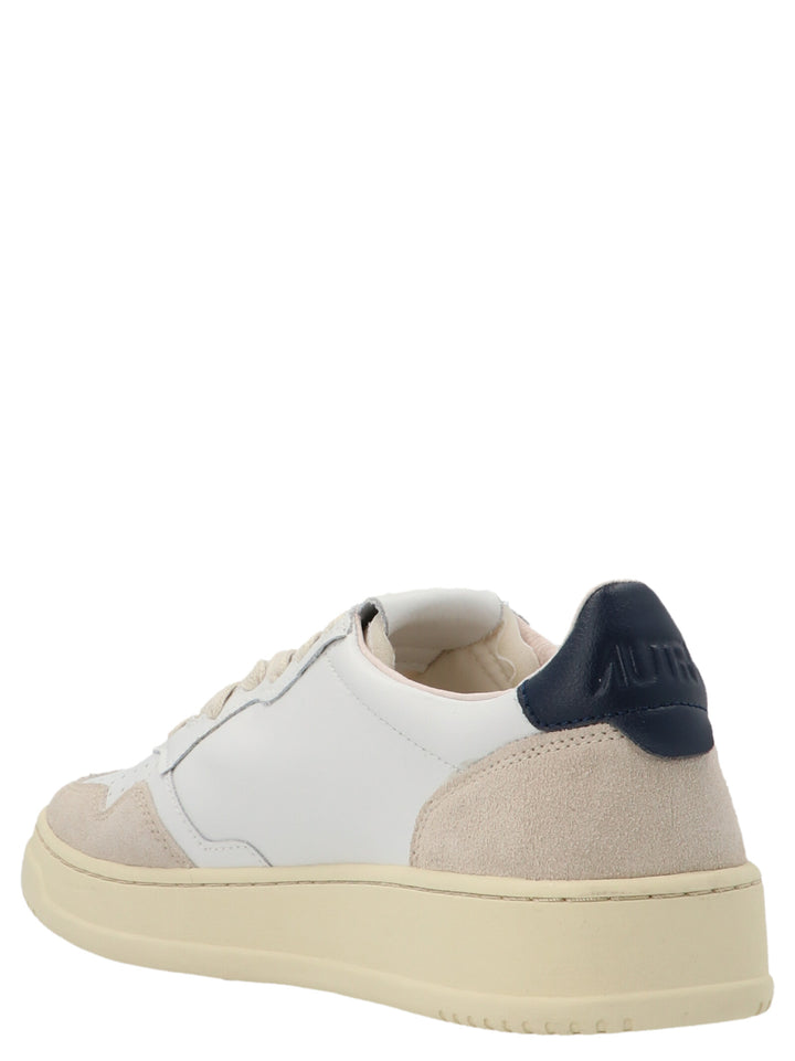 Autry Medalist Low Sneakers - Blu | bd0a1e40826a90f63cd781f7bad0c68da301ed59