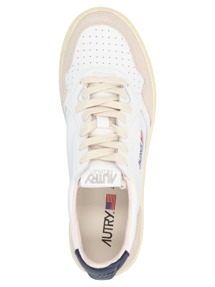 Autry Medalist Low Sneakers - Blu | 2ed125ff9b98308d9fec45d5103a6a3a8ba6649b