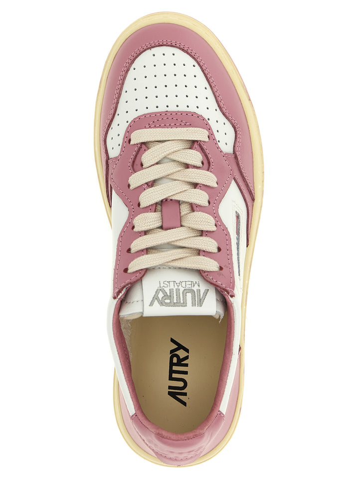 Autry Medalist Low Sneakers - Rosa | bbb54a5c78f25bc8dcba7bbeb77677be41bf32e4