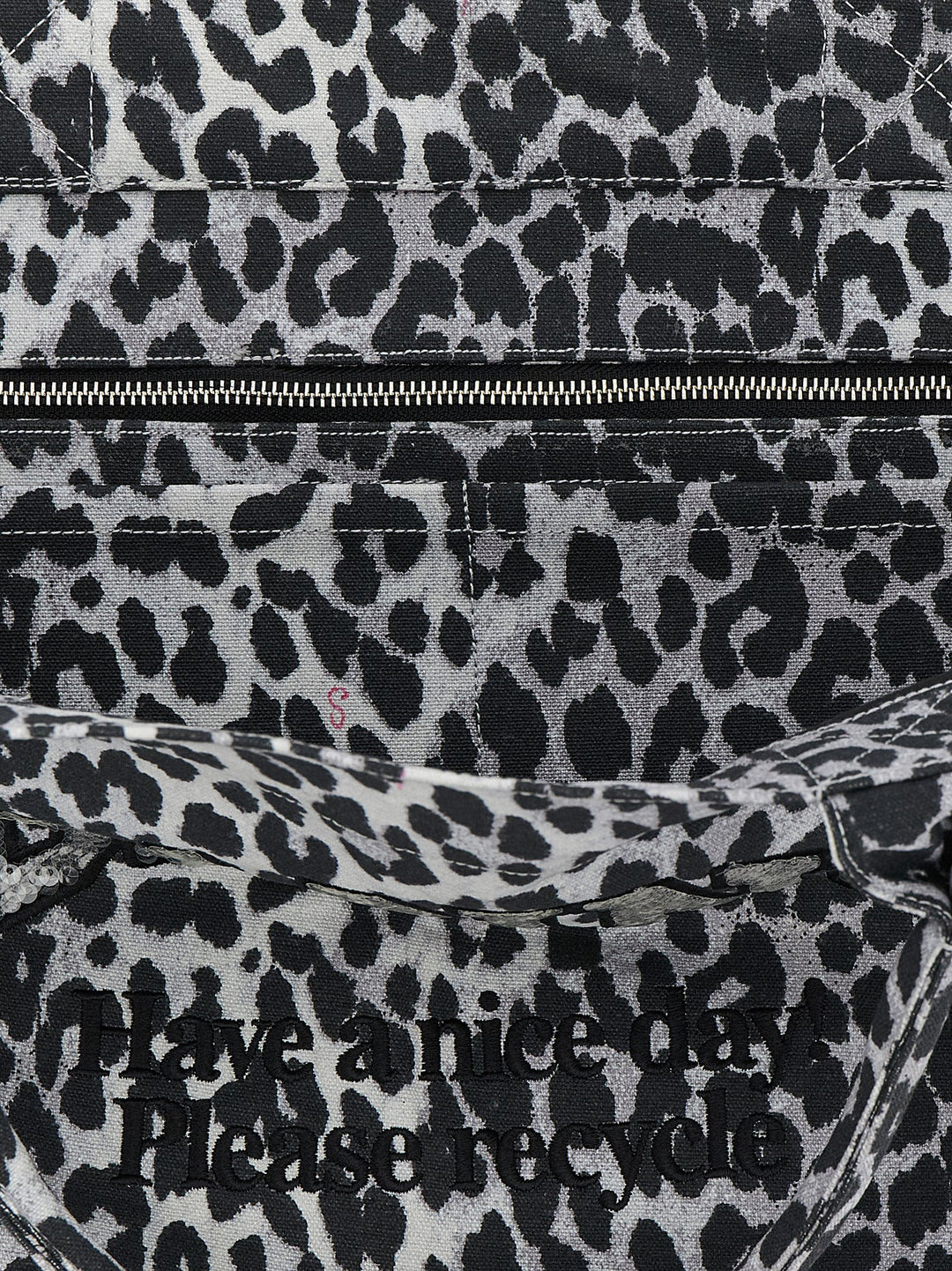Ganni Leopard Sequin Xxl Tote Tote - Grigio | 4d0b0dde2cc6bb1b73546cb6f03de9e96c2caeaa