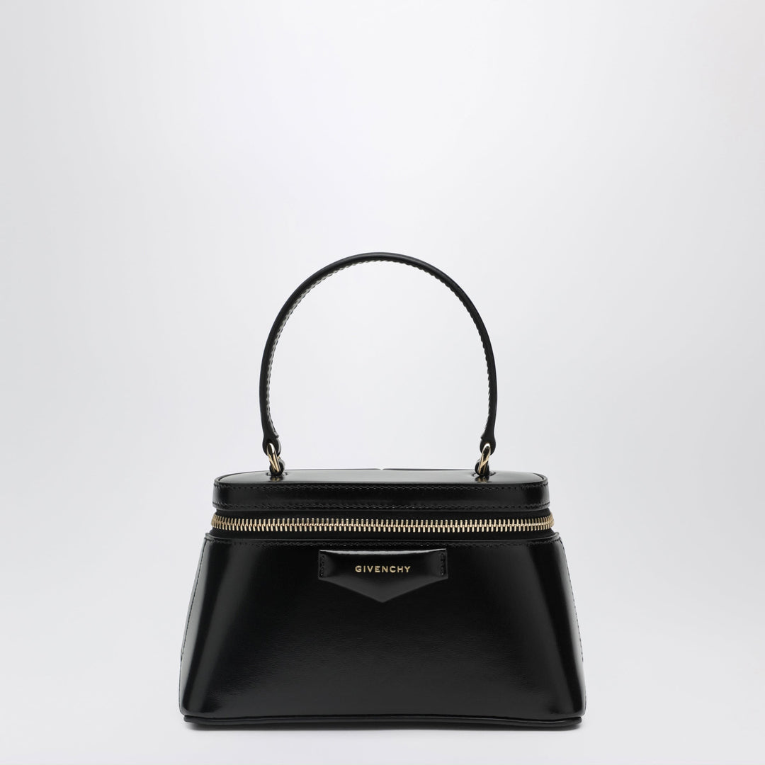 Givenchy Apparel & Accessories - Nero | a4c6d4d8a321b9c7c29ba975afa52fbf04938016