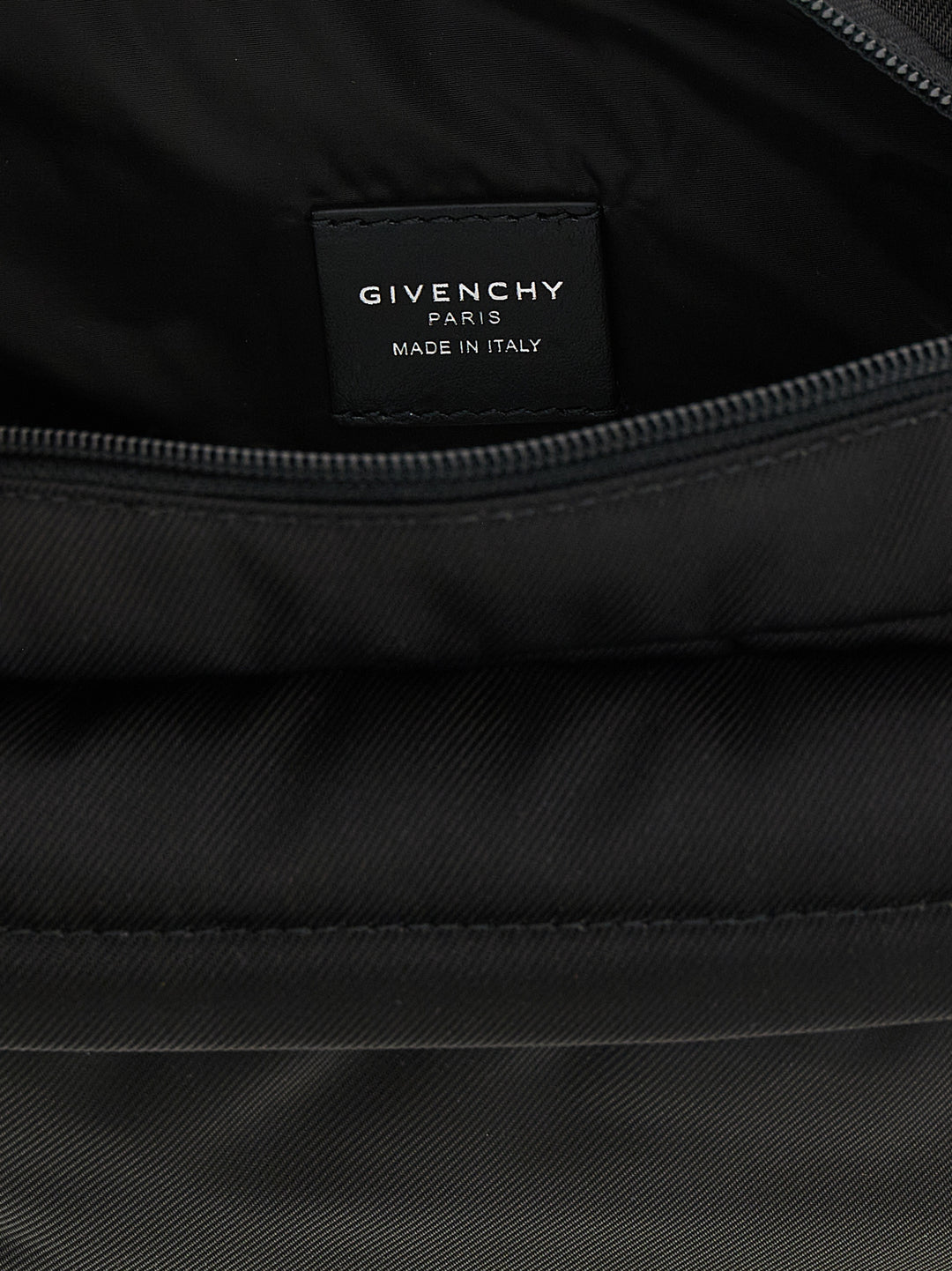 Givenchy Essential U Borse a Tracolla - Nero | 23bd770e90001a4b4de206396eaca85e8593b0f5