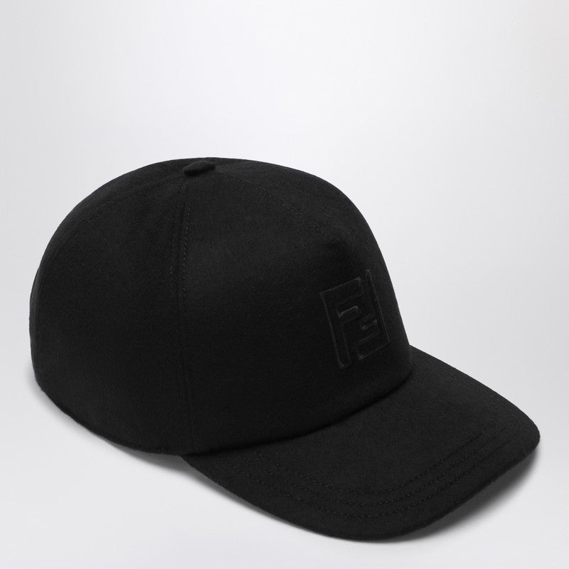 Fendi Cappelli - Nero | dcb2c06061d89fee99959e6de5cc321d26f87b38