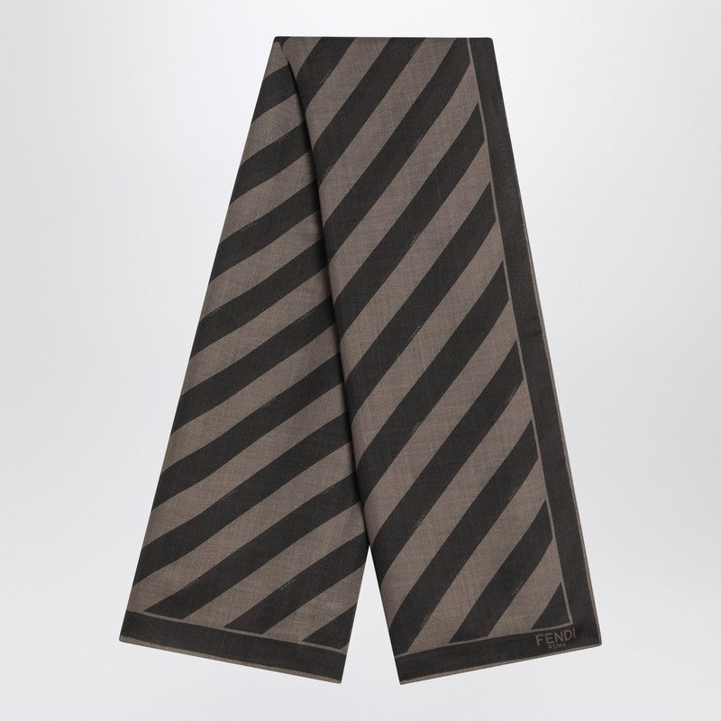 Fendi Scarves & Shawls - Marrone | bde4e77ed6a3d48e32c653c3dde4cb36770c1d64