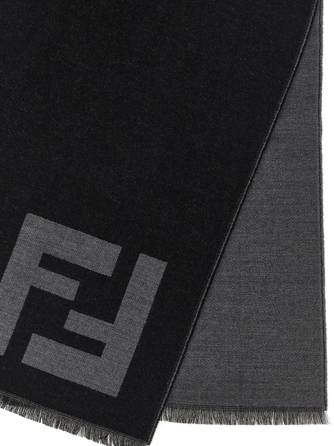 Fendi Ff Macro Scarf Sciarpe - Nero | 03ee24e50c590baa67ee8d3a6af6080d40a875e6