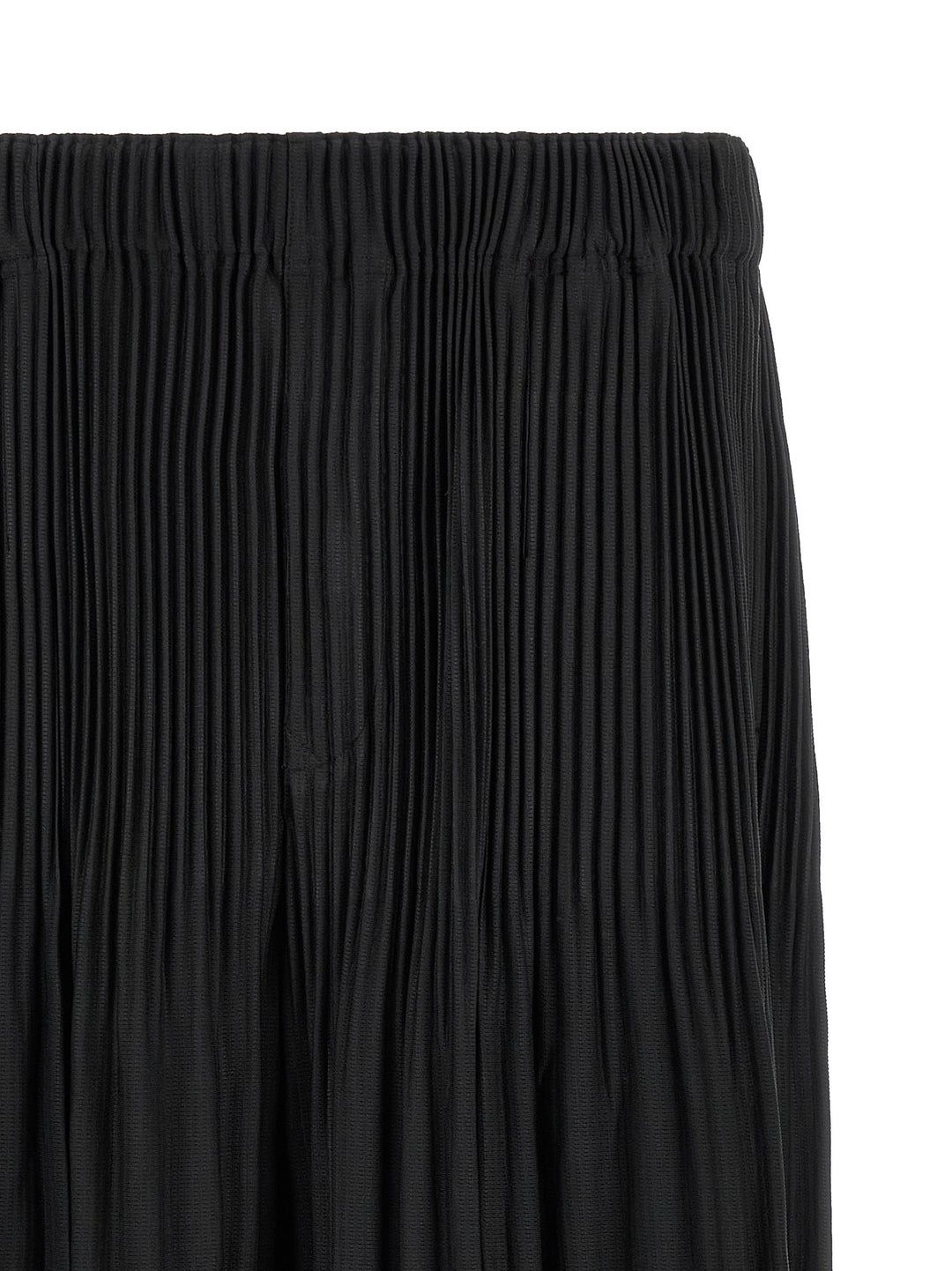 Homme Plisse' Issey Miyake Monthly Colors: June Bermuda e Short - Nero | 7d28ba88971aa8293d3ab750132efef6ab110b00