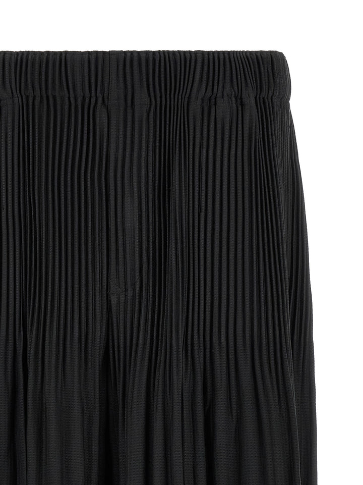 Homme Plisse' Issey Miyake Monthly Colors: June Bermuda e Short - Nero | 7d28ba88971aa8293d3ab750132efef6ab110b00