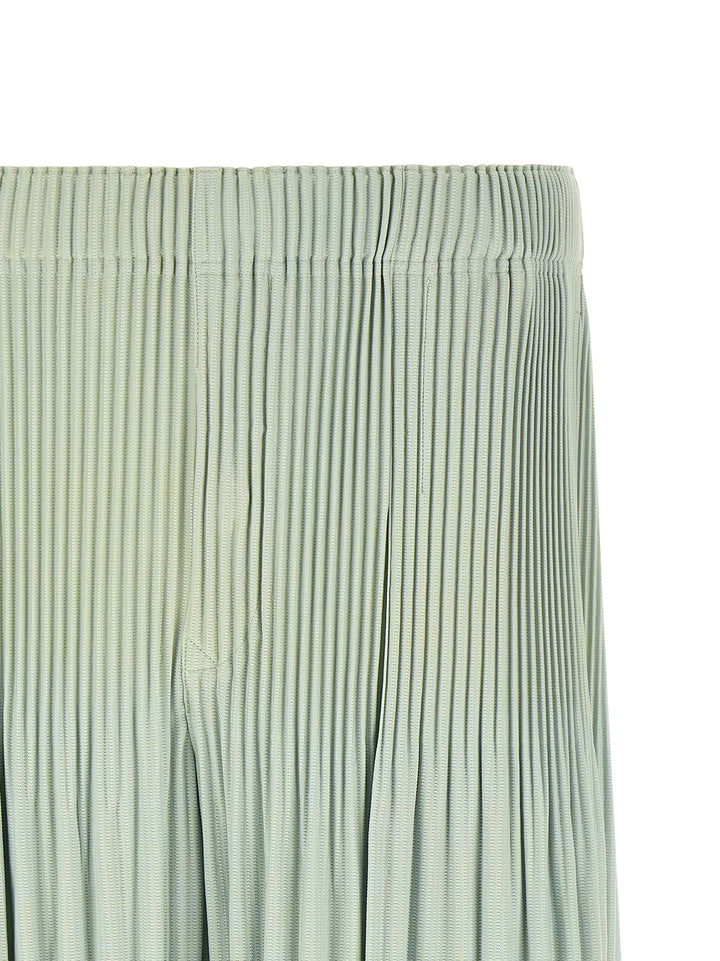 Homme Plisse' Issey Miyake Monthly Colors: June Bermuda e Short - Verde | ae769a7bd4f17c58a1895eed8222fa2a42d3d3d9