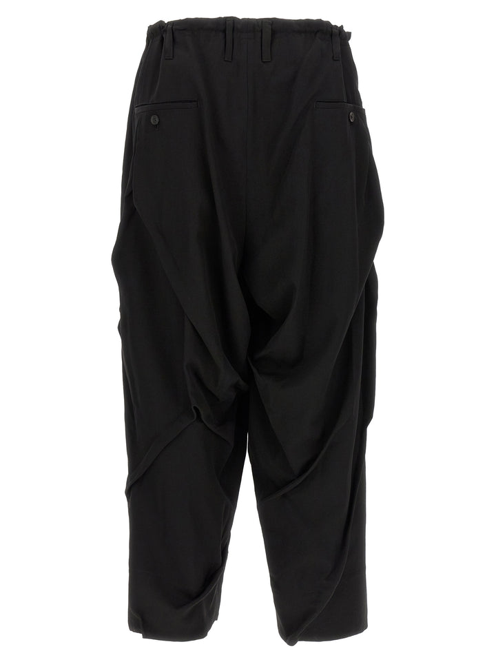 Yohji Yamamoto Tuck Pantaloni - Nero | 8f00b94f58ac2bed2e99ccf4fe55fea7635a2ae4