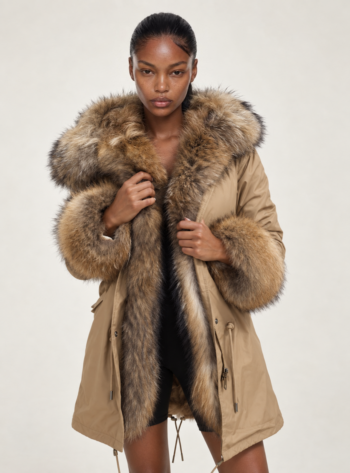 Parka Doler Beige avec Fourrure de Raton Laveur