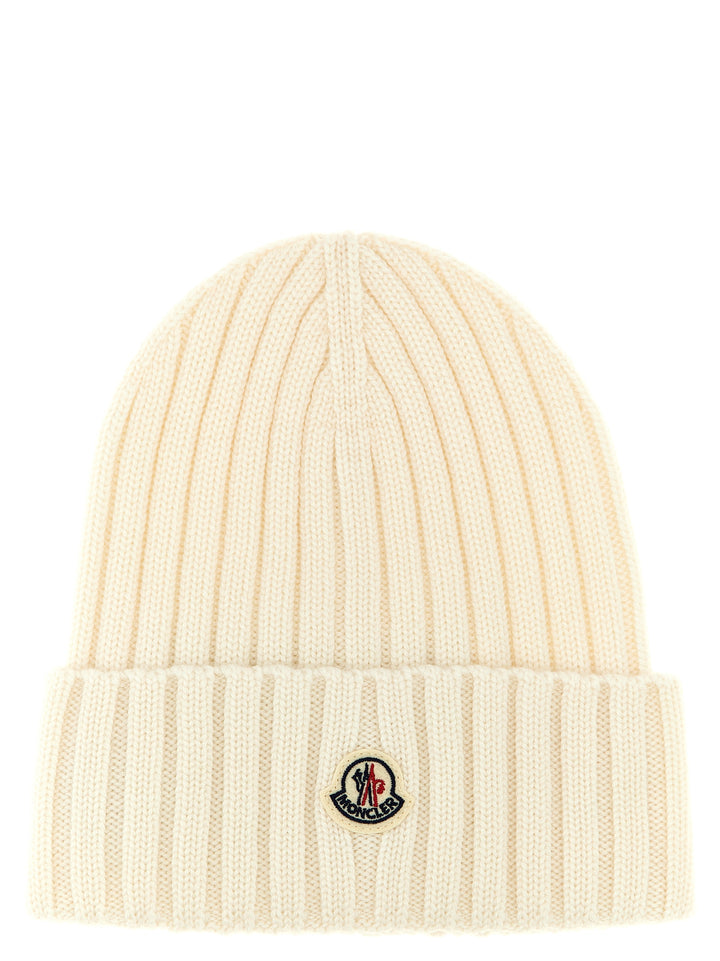 Moncler Logo Patch Beanie Cappelli - Bianco | be4b6db0f8855980d73e97c38953b5807c111a55