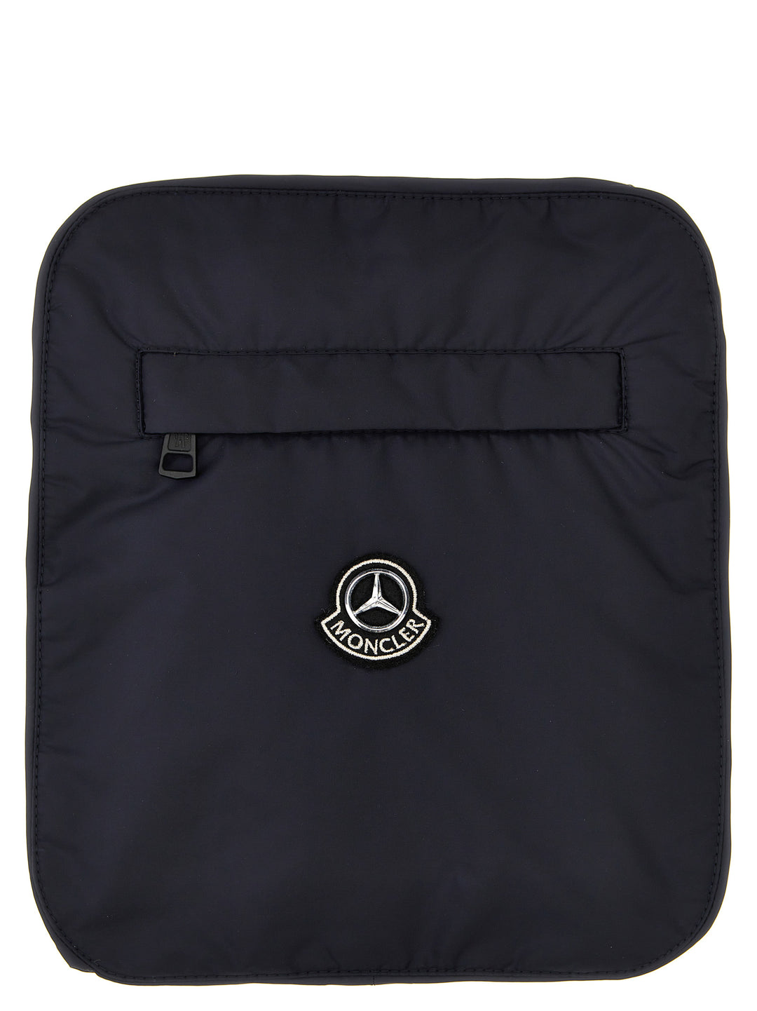 Moncler Genius Bermuda Moncler X Mercedes-Benz By Nigo Bermuda e Short - Blu | fe8614ba7c0f9fae9ec03872e1b5c2d2a65e22e3