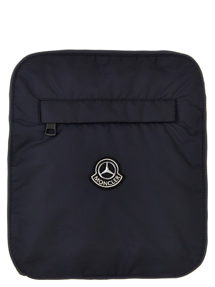 Moncler Genius Bermuda Moncler X Mercedes-Benz By Nigo Bermuda e Short - Blu | fe8614ba7c0f9fae9ec03872e1b5c2d2a65e22e3