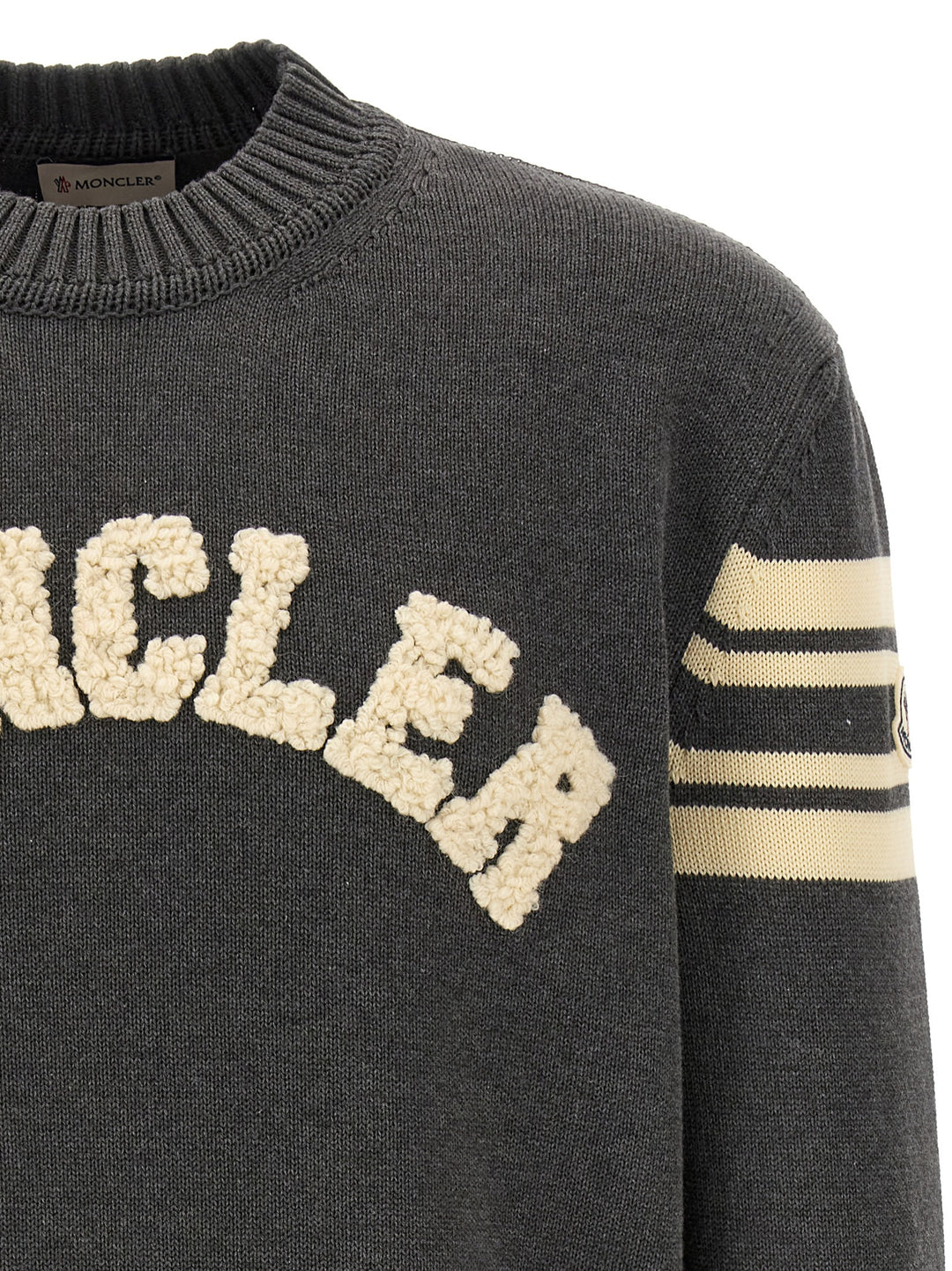 Moncler Bouclé Logo Sweater Maglioni - Grigio | f954a941b19d9cef53025828801139a81694d891