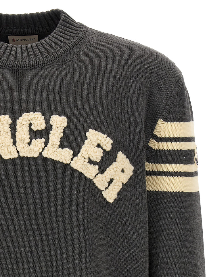 Moncler Bouclé Logo Sweater Maglioni - Grigio | f954a941b19d9cef53025828801139a81694d891