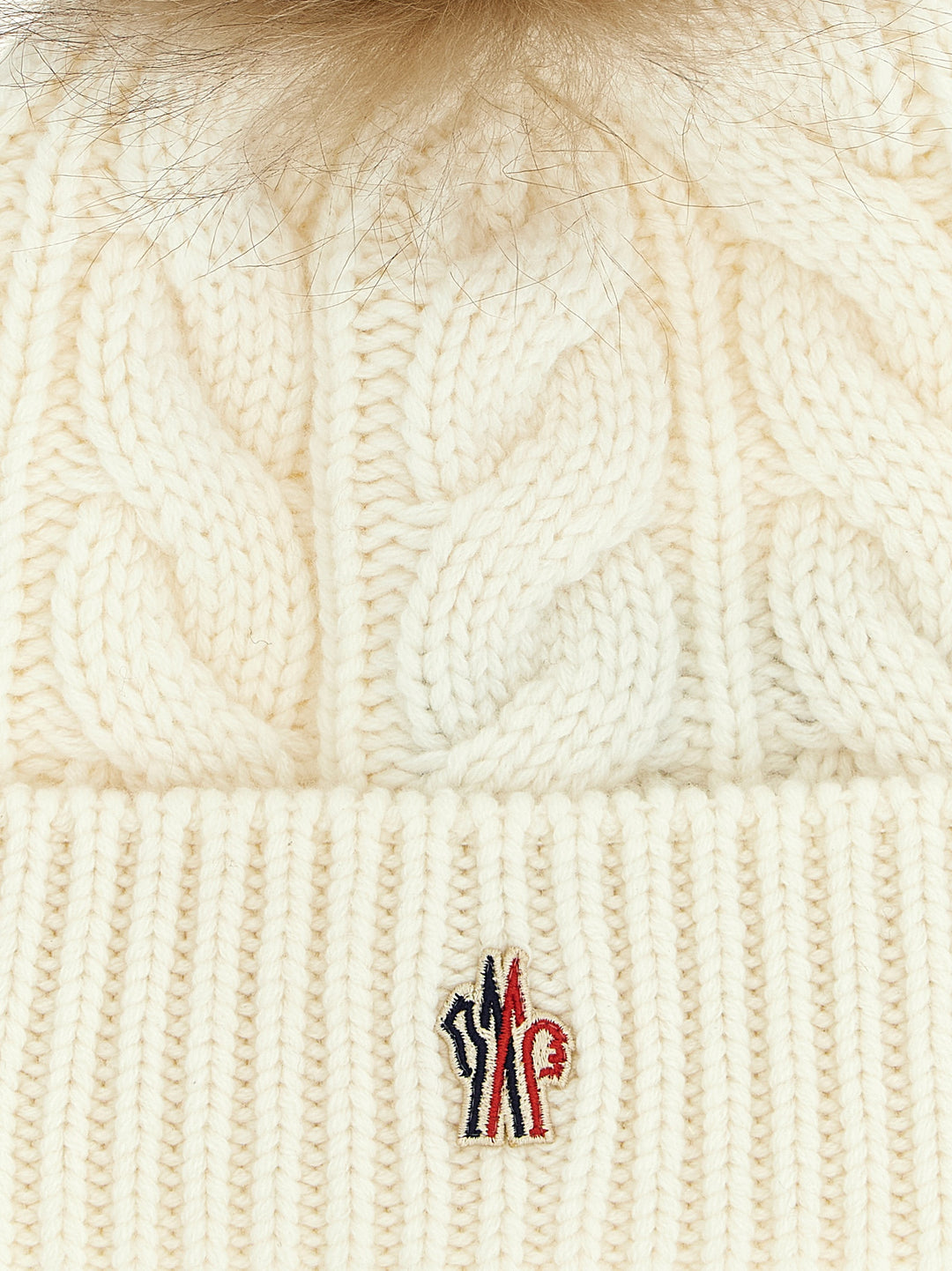 Moncler Grenoble Pompon Braided Cap Cappelli - Bianco | c71b7abd4c661d8dac449977c970787389d7f952