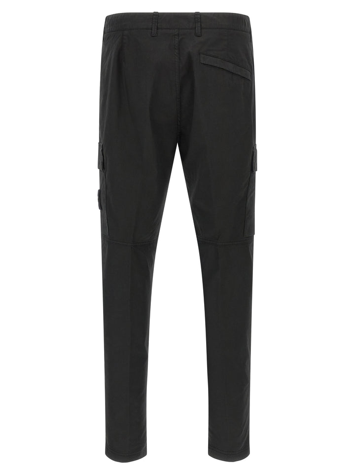Stone Island Cargo  Logo Badge Pantaloni - Nero | 9282a90f162a2d5d538890e1fffe3903c2e4d958