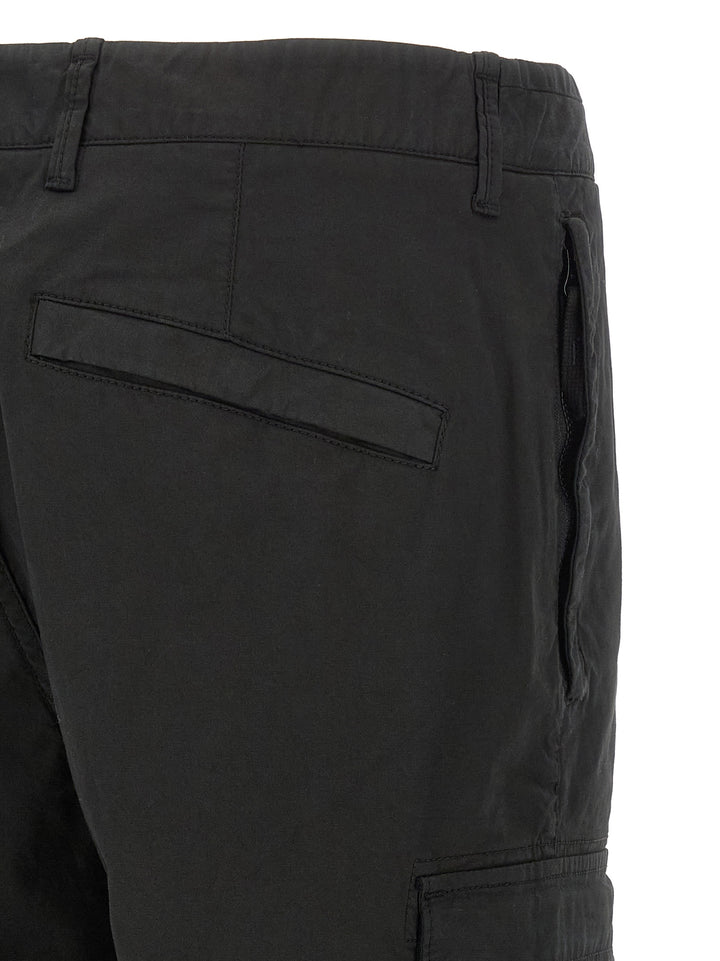 Stone Island Cargo  Logo Badge Pantaloni - Nero | b5bc400cfa3d785fdb930aae3246898d308a7f64