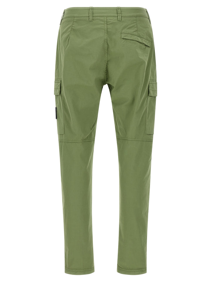 Stone Island Logo Badge Cargo Pantaloni - Verde | b440e3303e1203813b8b91bd900f3aebd0b96500
