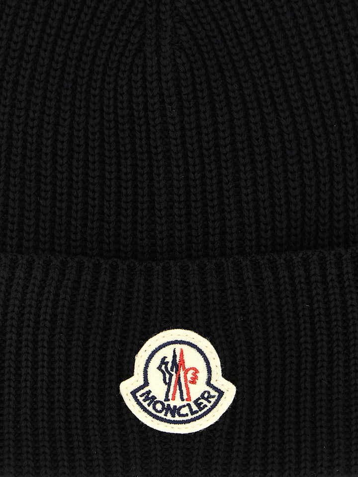 Moncler Logo Patch Beanie Cappelli - Nero | 8934e2764fed025a095e66d95cef04732d44065c