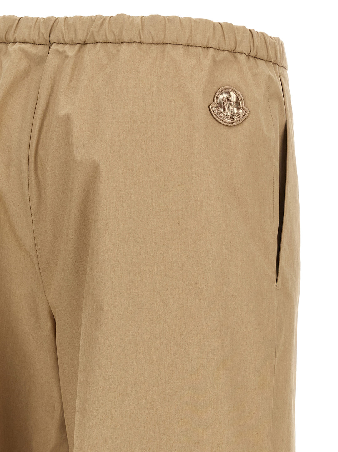 Moncler Grosgrain Logo Patch Pantaloni - Beige | d4ce5a5d1142208ec138db75a91214a0e28188db