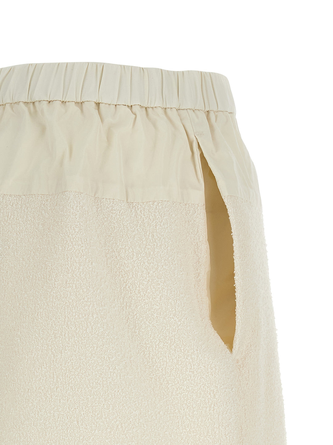 Moncler Bouclé Shorts Bermuda e Short - Bianco | f905f5db274dc7d85693ec925ba01c1e19ea8d0d