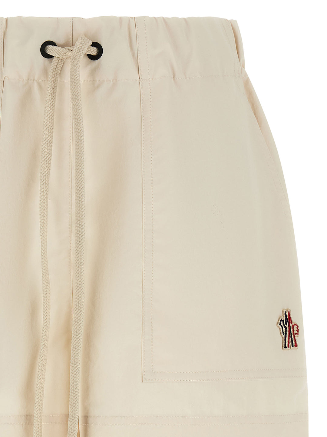 Moncler Grenoble Technical Froissé Shorts Bermuda e Short - Bianco | 1456c8cc8c5694bed25091b53acf32ee92adb015