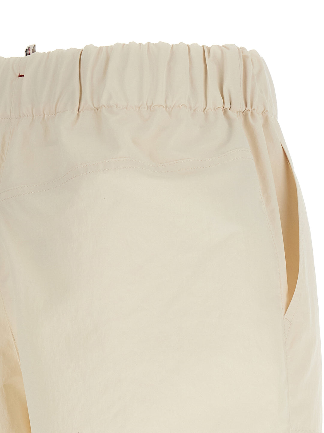 Moncler Grenoble Technical Froissé Shorts Bermuda e Short - Bianco | 0344316ee89a4a14223a431b244ad92f671ba255