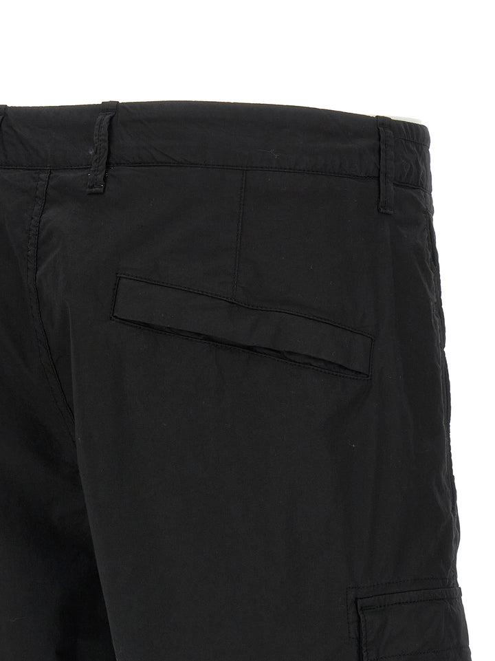 Stone Island L100020 Bermuda e Short - Nero | 4b4b9650931f5e17d5e5c7a09d18c3ae7bd2fbf7