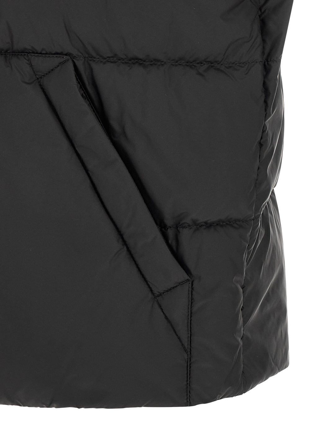 Moncler Tuquerouye Gilet - Nero | ea0ad3dc446f2af4d7e6f2e592d5824ead222102