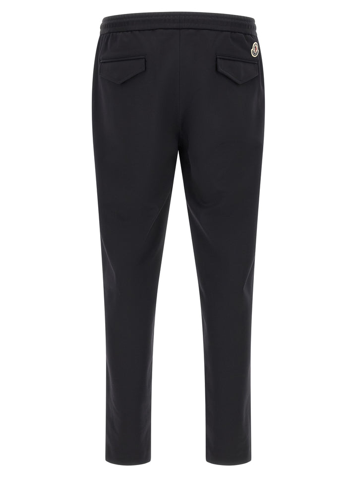 Moncler Logo Patch Joggers Pantaloni - Nero | fd8cdd753bd5a6cd14deb0a850c7edeb6abcdb6f