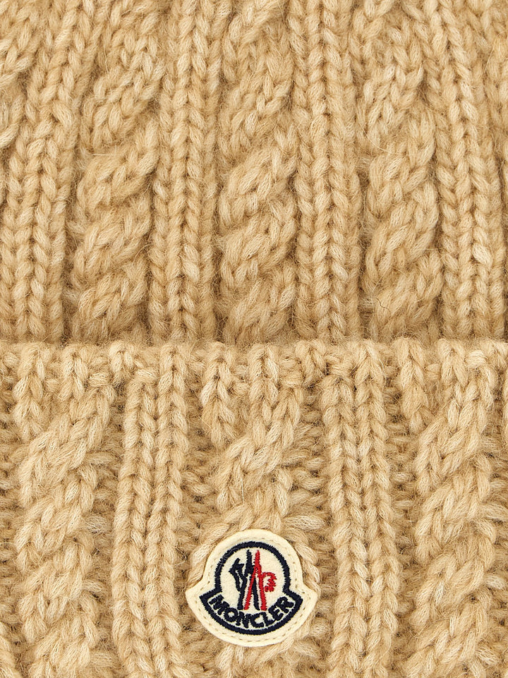 Moncler Braided Beanie Cappelli - Beige | e0affcce94c20a7044fdee6f3f8ecd34dcc8f271