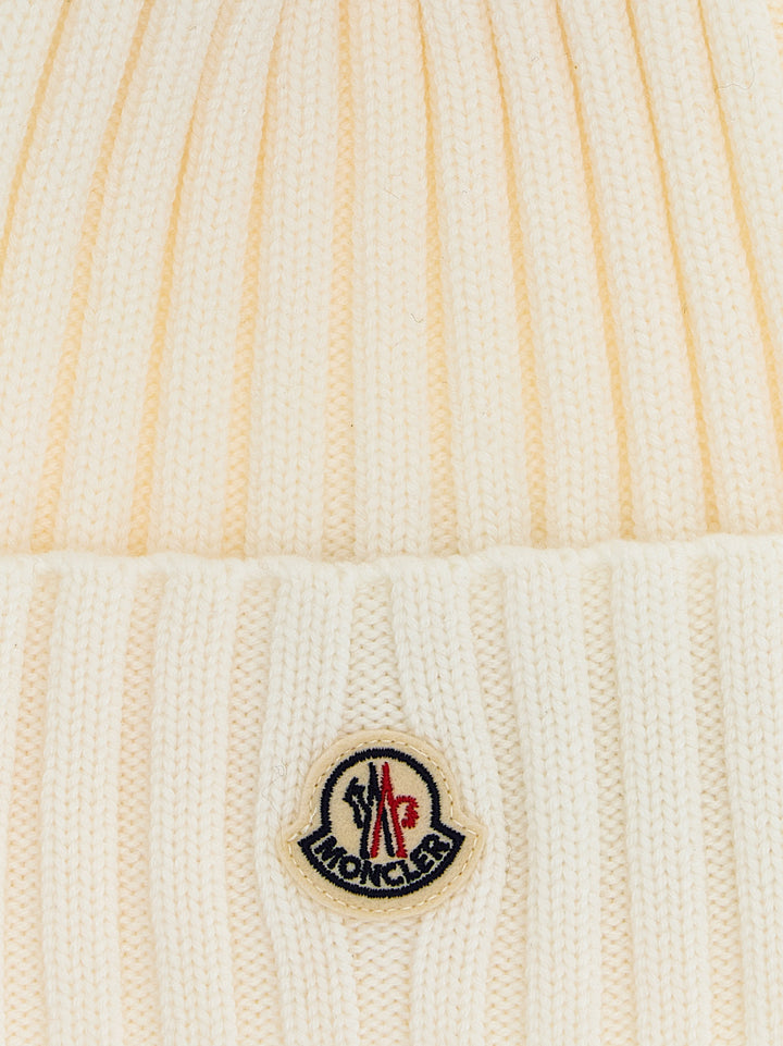 Moncler Pompon Wool Beanie Cappelli - Bianco | 16c9107191dddefc4d8b2c04cd9716a34612437e