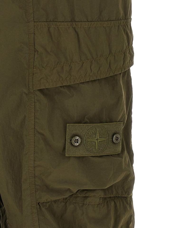 Stone Island Badge Stone Island Ghost Pantaloni - Verde | 3d48f3f267ad475ecc2dabdf410509bb669f8050