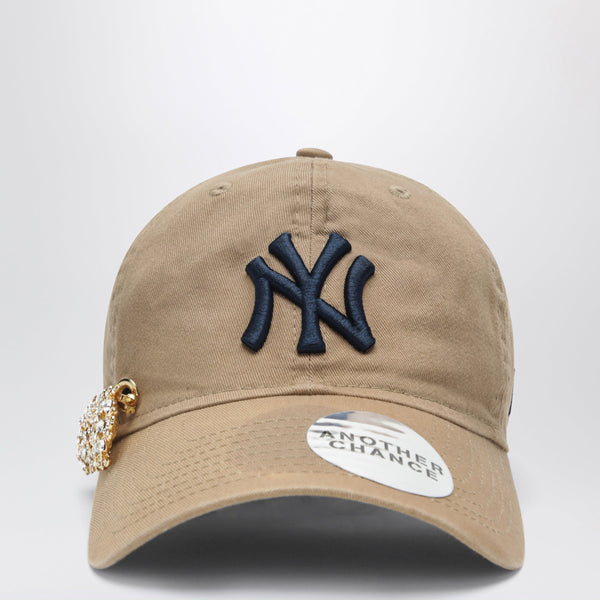 Gorra New Era 9 Twenty Beige 07 con Pin