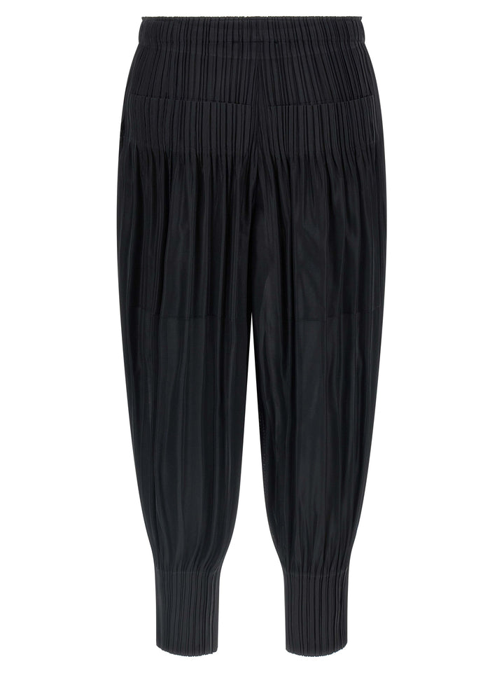 Pleats Please Issey Miyake Fluffy Basics Pantaloni - Nero | e4a6709e2b08750b4b009bd82f6e86b375114556