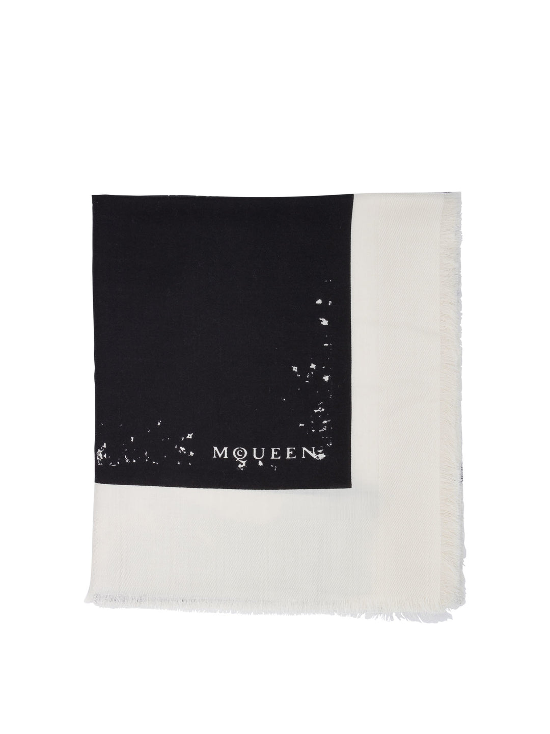 Alexander Mcqueen Scarf With Logo Mcqueen Sciarpe & Foulard - Bianco | 8722c22a67879a8d977ec411d4787a3e70612659