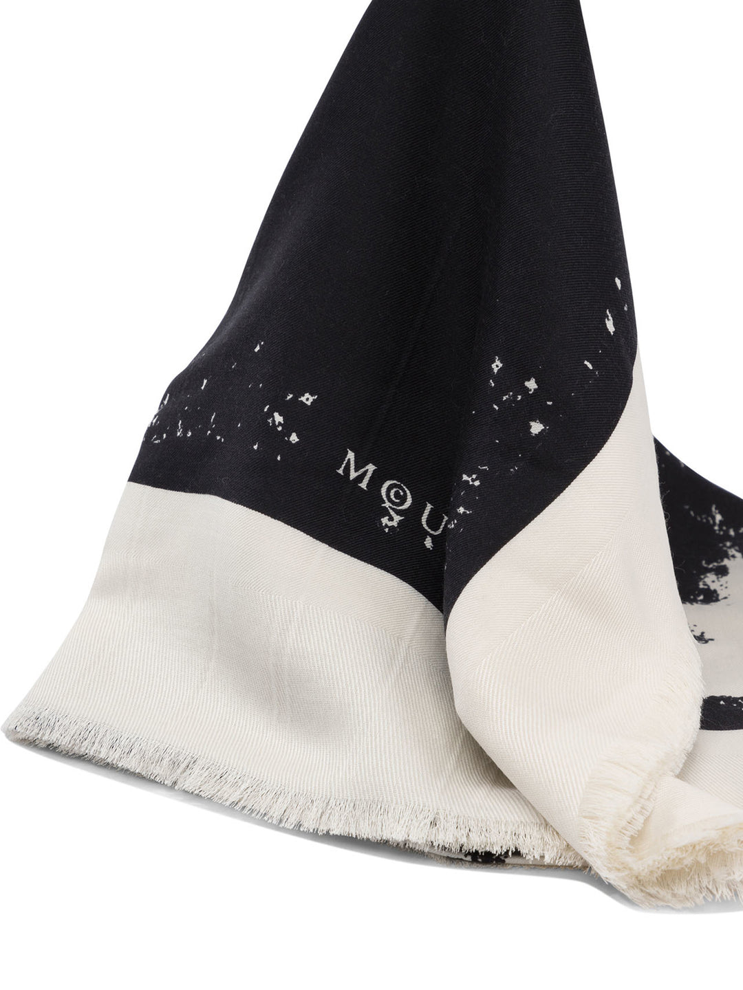 Alexander Mcqueen Scarf With Logo Mcqueen Sciarpe & Foulard - Bianco | fc6d8a111fcdd58d6c9f5447ffc03c90818ed307