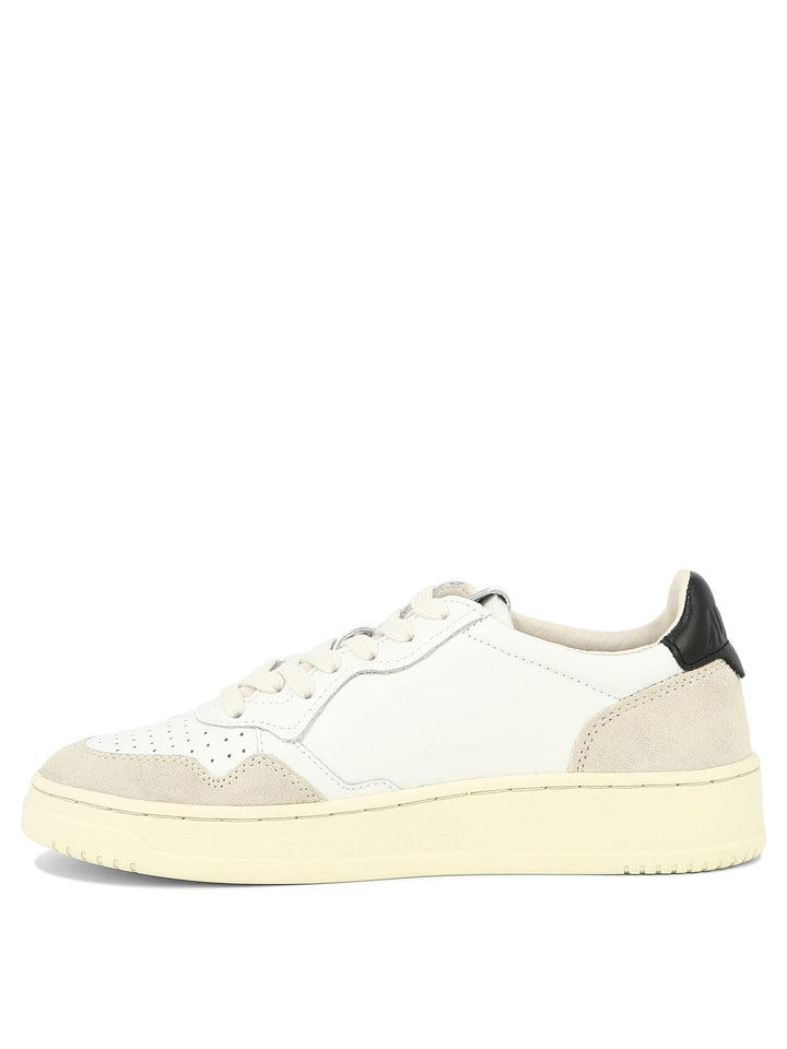 Autry Medalist Low Sneakers & Slip-On - Bianco | 5e1e89569fb5adb42e3e5b55b16635420a34fbec